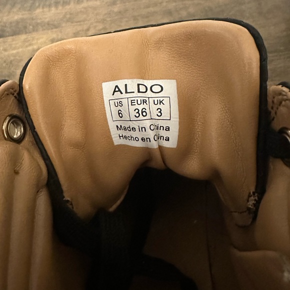 Women’s high top gold rim boots - Picture 7 of 10